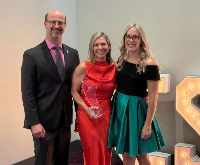 London Hydro accepts an Award for Best Wellness Program